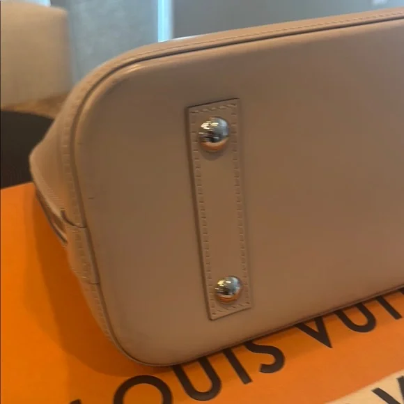 Louis Vuitton Beige Handbag - Picture 6 of 10